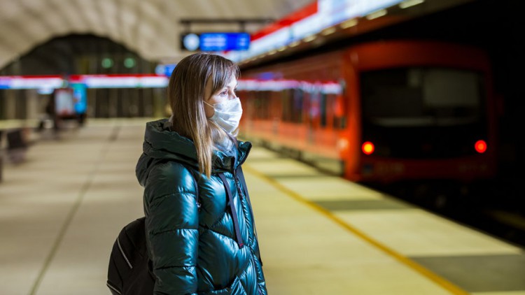 Maske auf in Bus und Bahn  