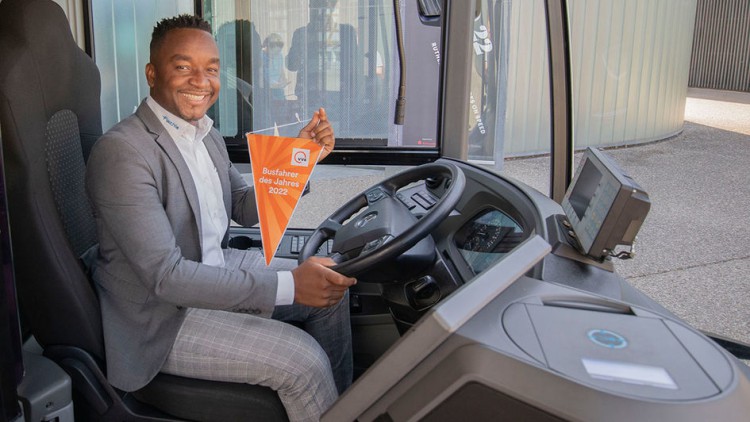 „Busfahrer des Jahres“ : Busfahrer Joseph Okalla  ebenfalls Preisträger bei der VVS