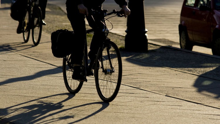 Schulterblick vergessen: Radfahrer haftet allein