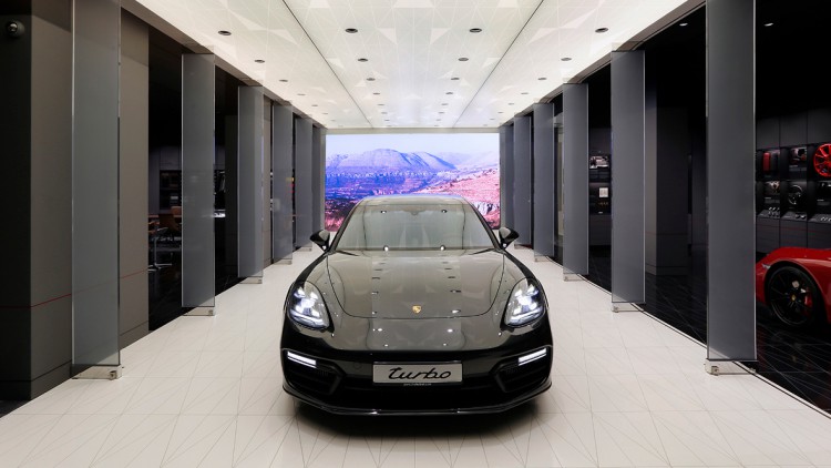 Porsche Studio Beirut: Große Bühne